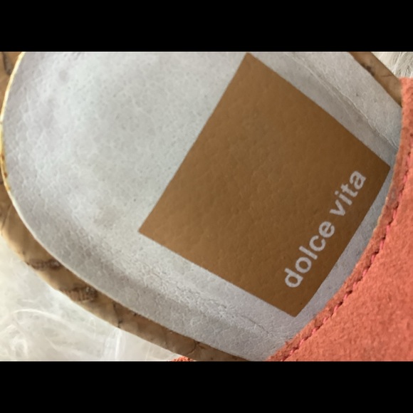 Comfortable Sandals perfect for the beach or vacation - Picture 3 of 3